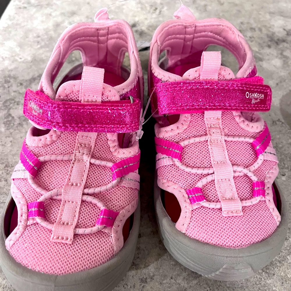 Oshkosh sandals size 8